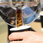 ¿Qué es el batch brew y por qué se ha vuelto popular en las cafeterías de especialidad?